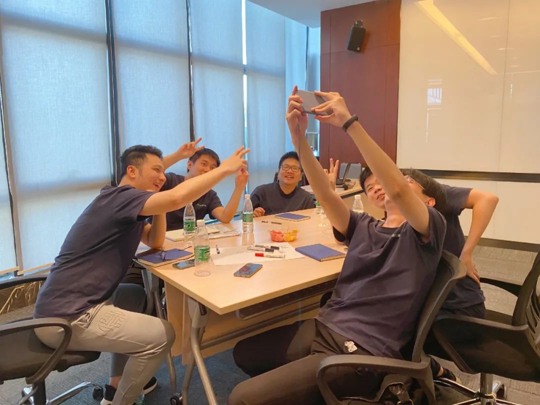 厦门南洋学院受邀为厦门众博诚人力资源服务有限公司进行礼仪培训(图25) 职场培训内容_职场妆容禁忌_职场妆容培训内容