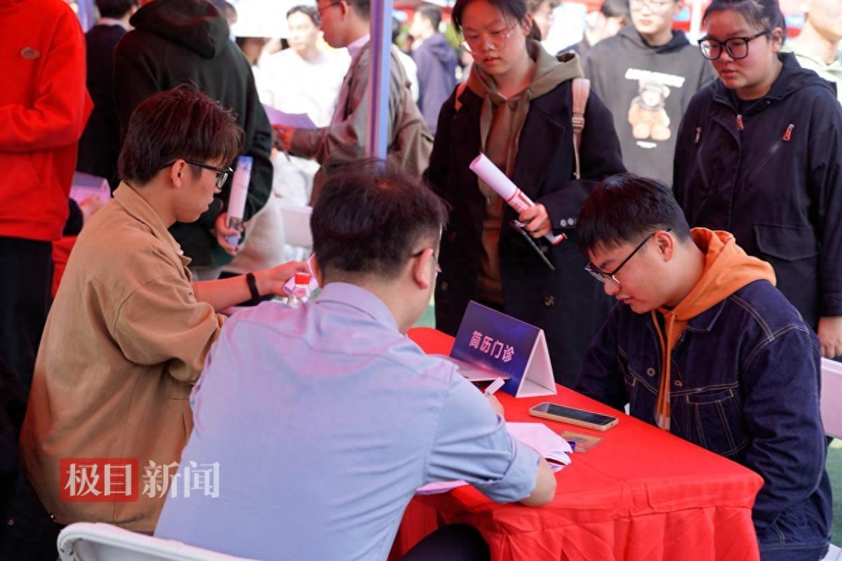 简历招聘校园投会怎么说_校招投简历要说些什么_校园招聘会怎么投简历