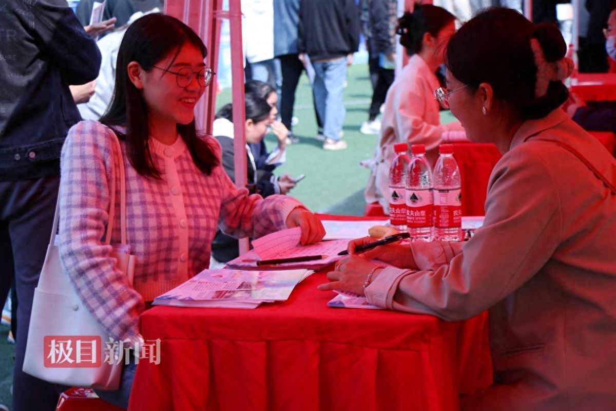 校园招聘会怎么投简历_校招投简历要说些什么_简历招聘校园投会怎么说