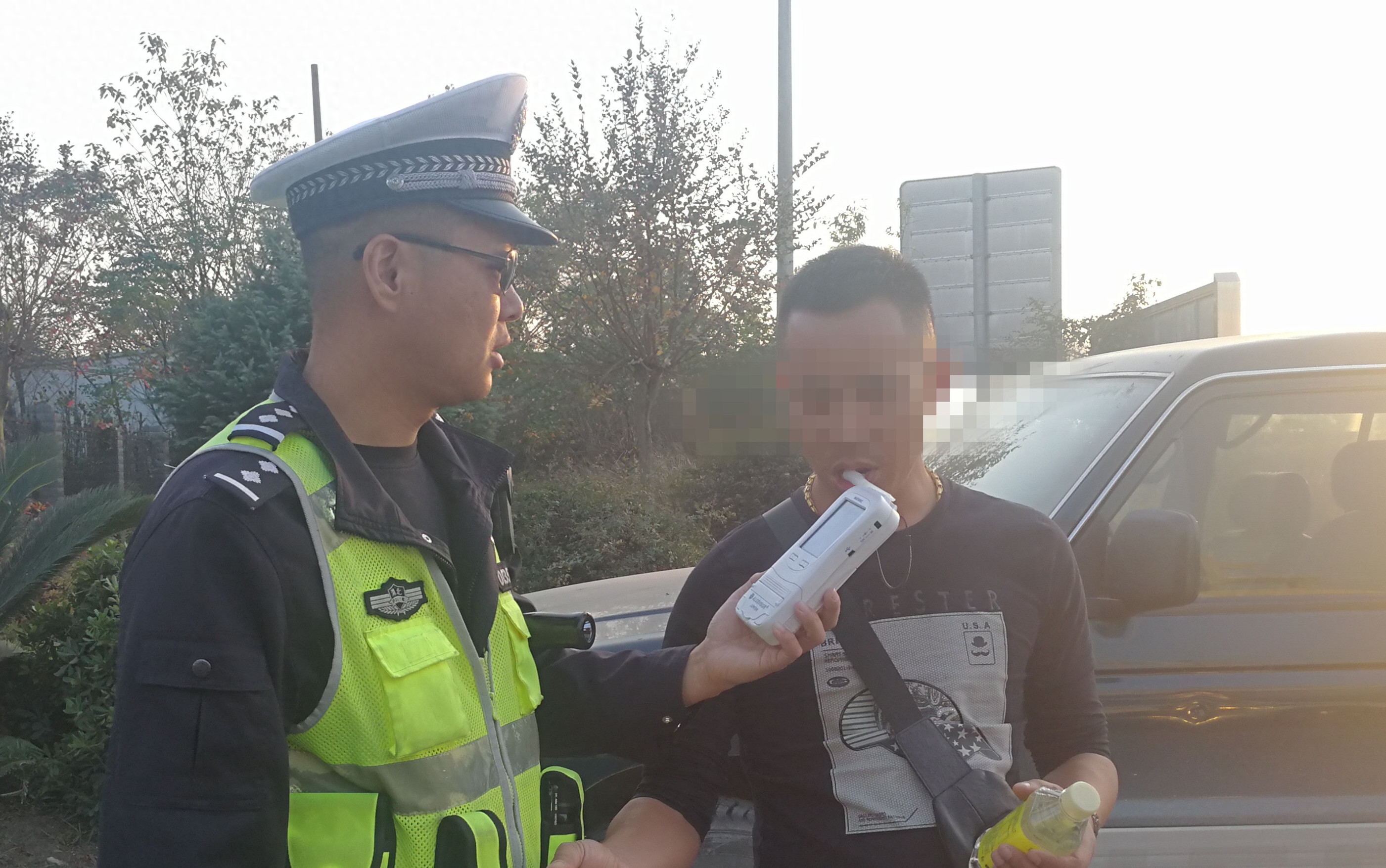 货车司机倒车复磅引发轻微事故“杠精”车住对赔偿金额不满(图1) 团风58同城招聘_团风临时工招聘信息_团风招聘司机