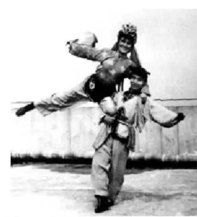 淮南凤台花鼓灯创始人_凤台花鼓灯抢板凳_凤台花鼓灯调研