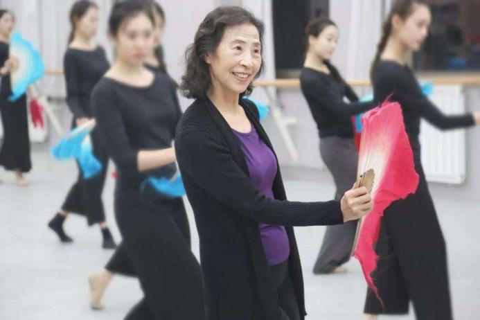 凤台花鼓灯调研_淮南凤台花鼓灯创始人_凤台花鼓灯抢板凳