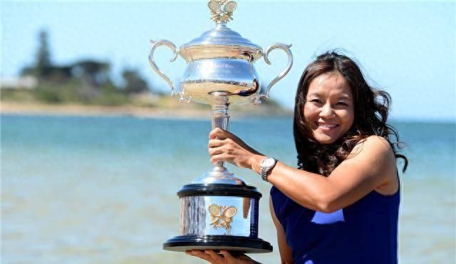 李娜和姜山夫妻却是不同的男人,你知道吗?(图4) 主持人李娜简历_主持人李娜简历_主持人李娜简历