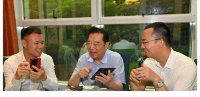 李双江前妻丁英简历_丁贺李双江_李双江妻子丁英是几婚