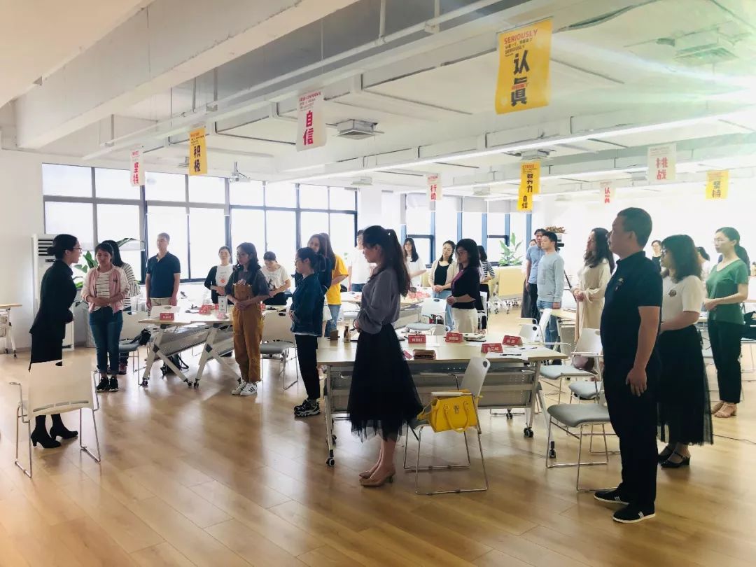 职场接待乘车礼仪视频_职场接待乘车礼仪视频_职场接待乘车礼仪视频