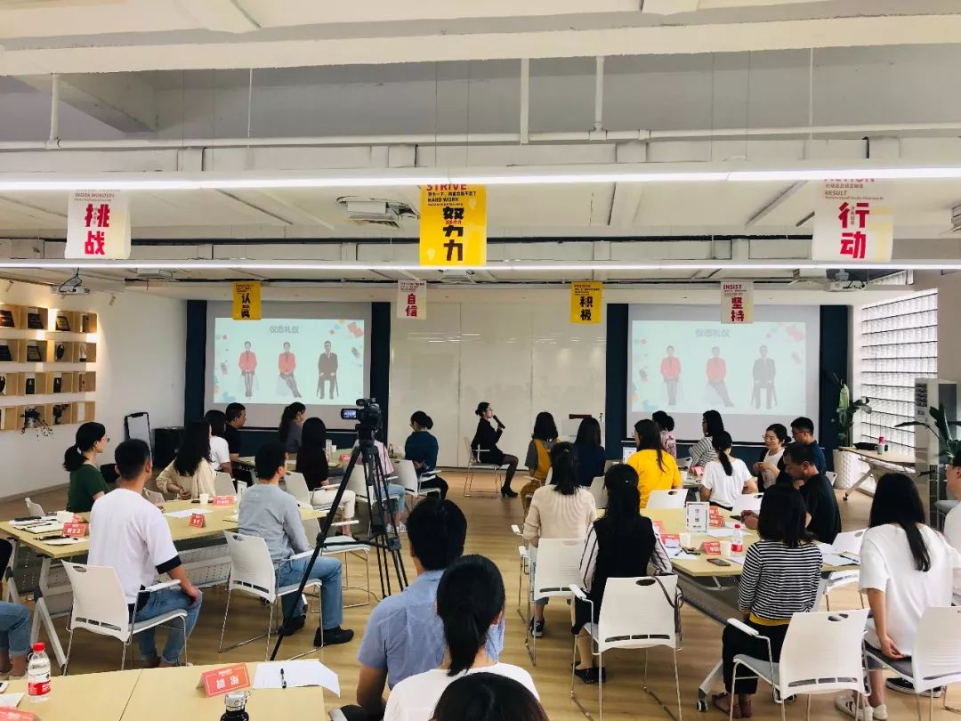 职场接待乘车礼仪视频_职场接待乘车礼仪视频_职场接待乘车礼仪视频