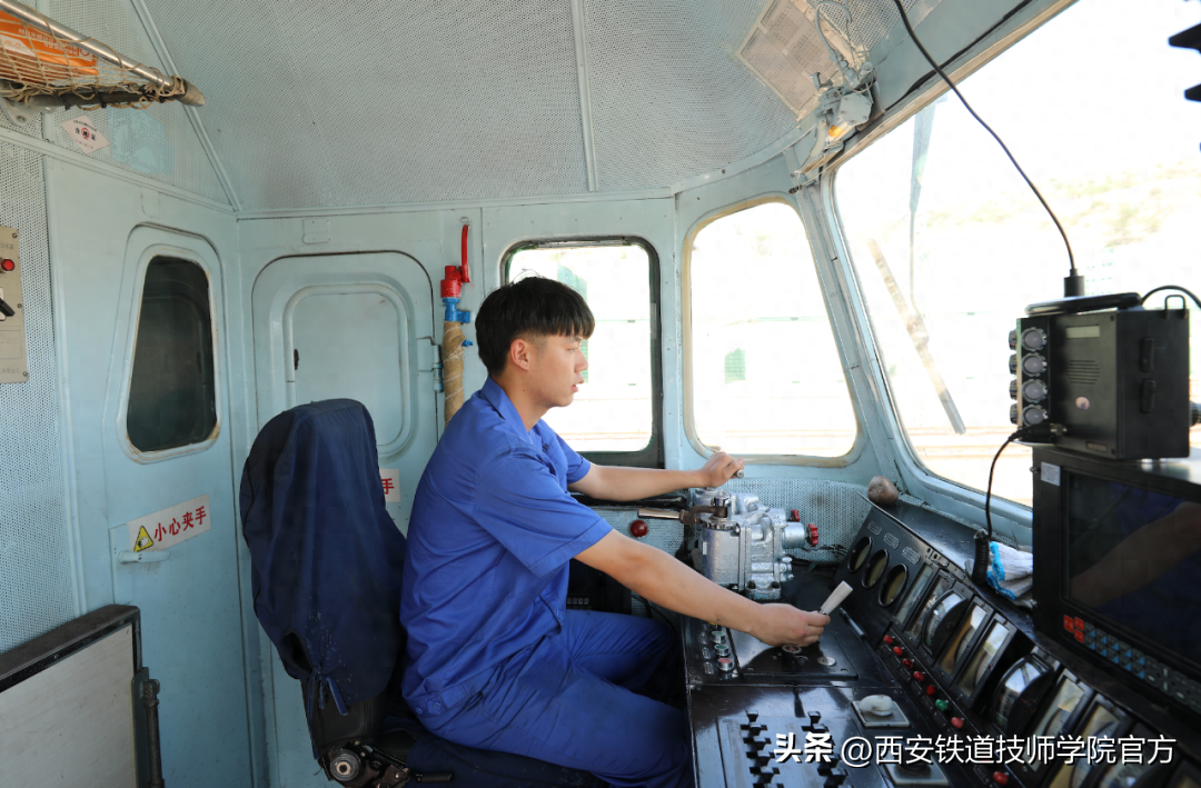 招聘动车乘务员工作轻松_动车乘务员招聘要求_动车员招聘乘务要求有哪些