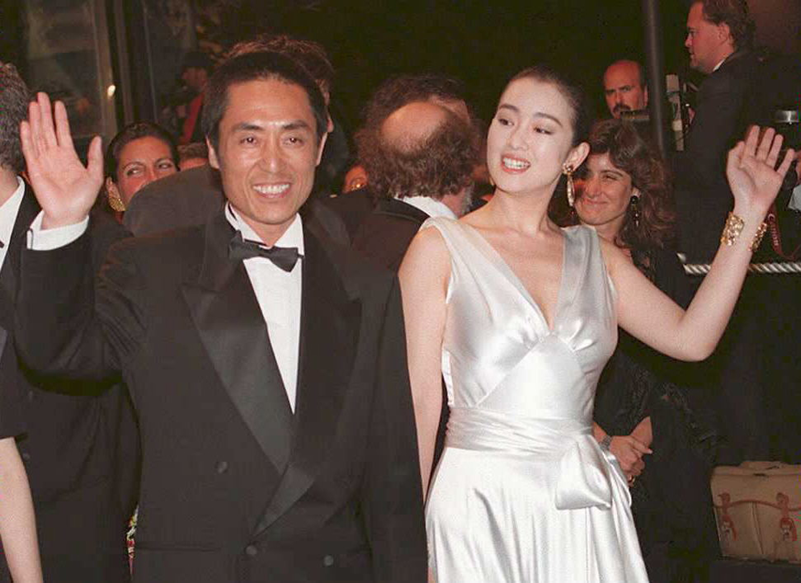 张艺谋原配肖华_张艺谋妻子肖华简历_张艺谋前妻肖华简历