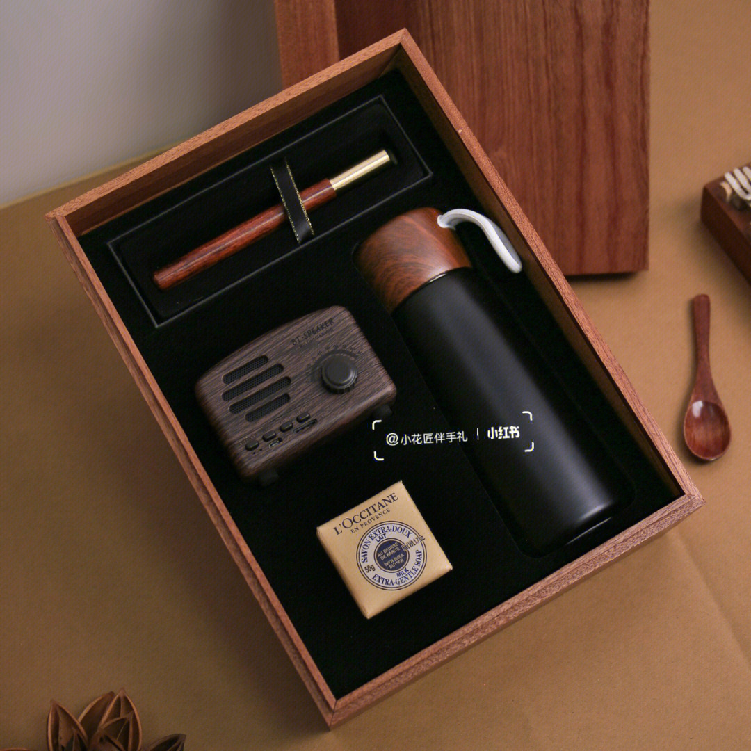 精明职场送礼:建立关系的技巧与艺术(图2) 职场新人礼物送什么好_职场新人礼物_职场新人礼物有哪些